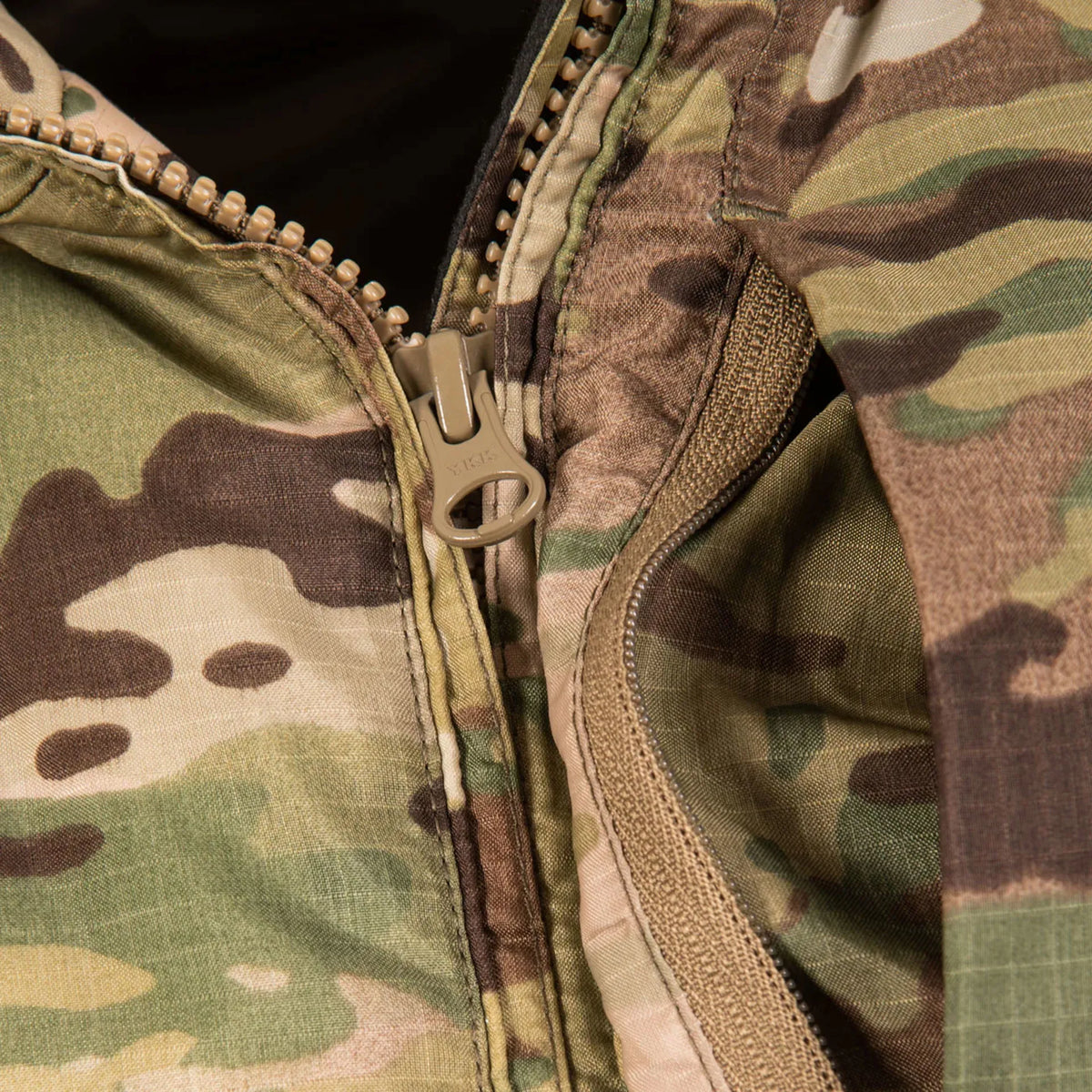 The Snugpak Spearhead jacket is a mid-weight, technical insulated jacet with a removable hood.